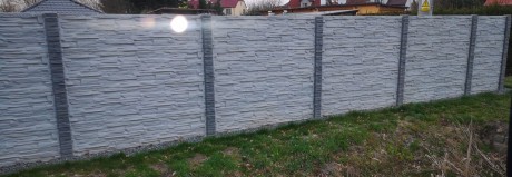 Betonový plot černo šedá